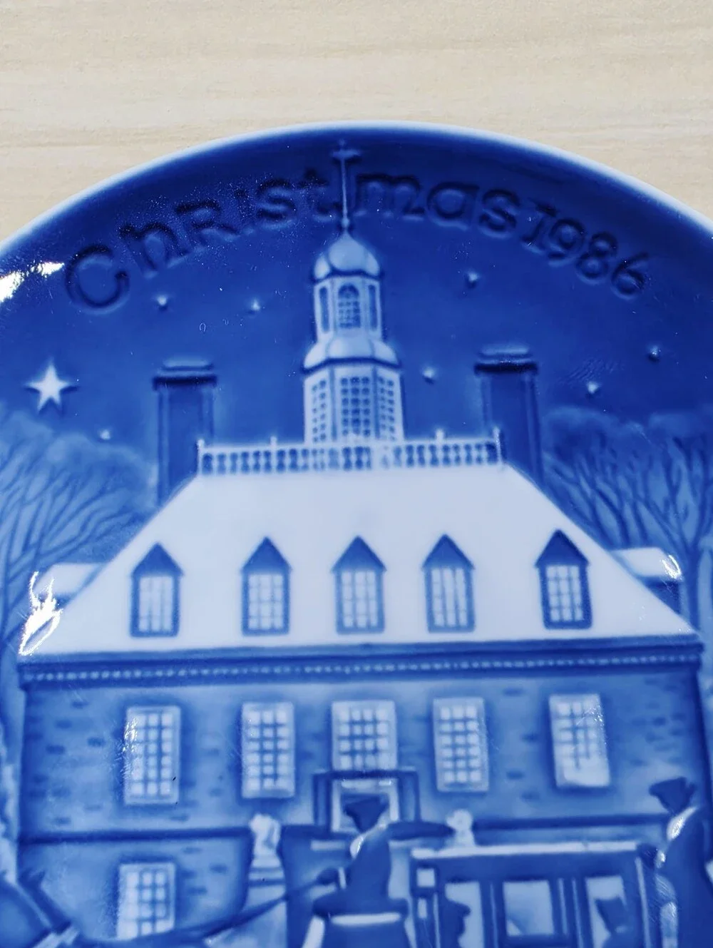 Bing & Grondahl Christmas 1986 Christmas Eve In Williamsburg Porcelain Denmark
